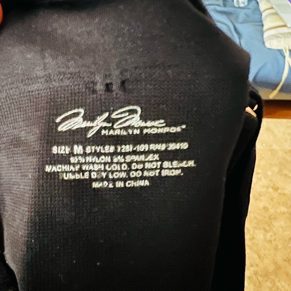 FINAL 3 DAYS! NWOT 3 Marlyn Monroe Cropped Athletic Material Tanks - Size M - Picture 8 of 8